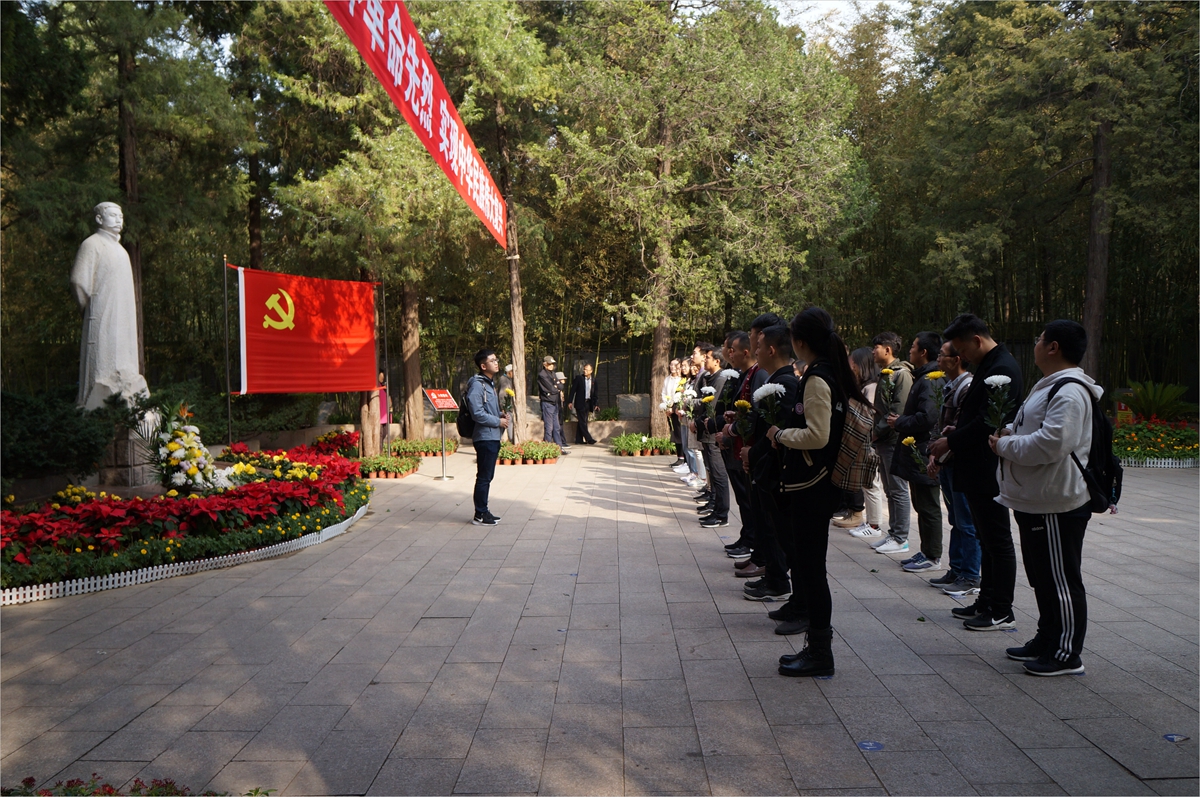 图二路宽老师讲解李大钊先生生平事迹.jpg