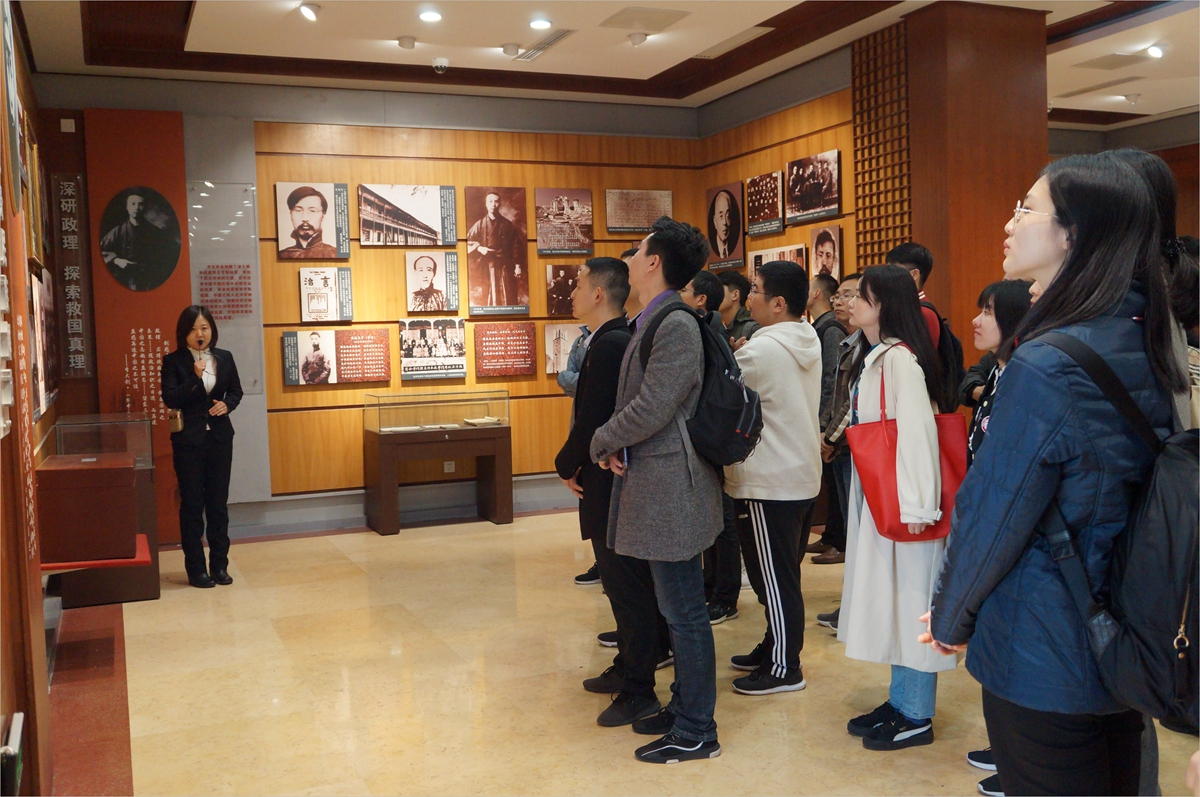 图三、参观《永远的丰碑——李大钊生平思想展》.jpg