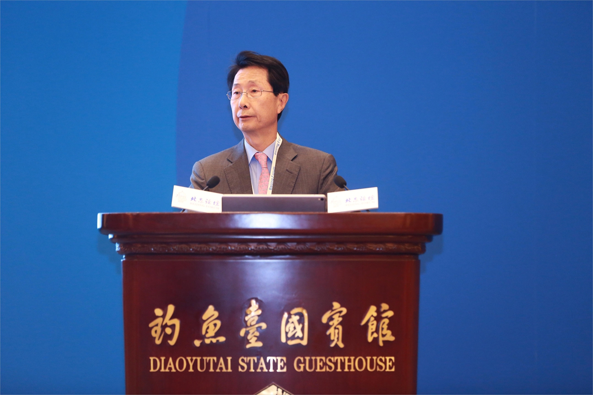 主旨演讲主持人.jpg