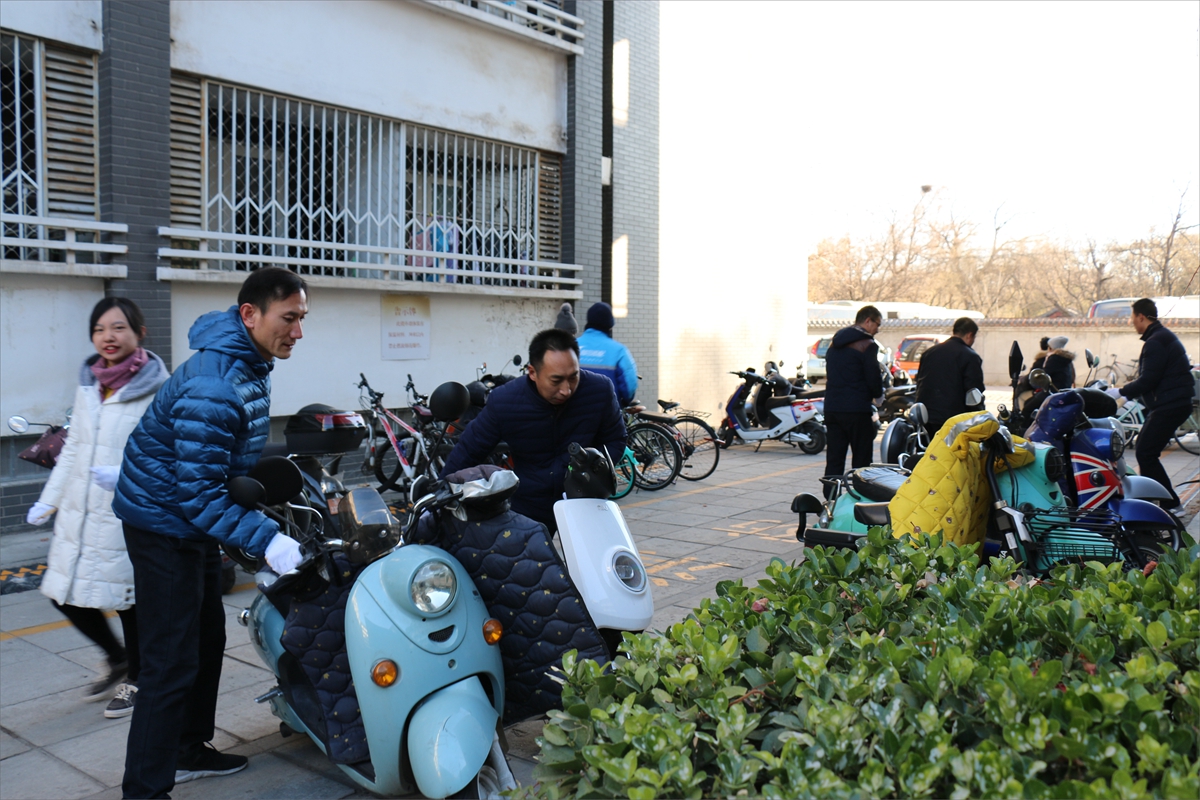 码放整齐自行车、电动车.jpg