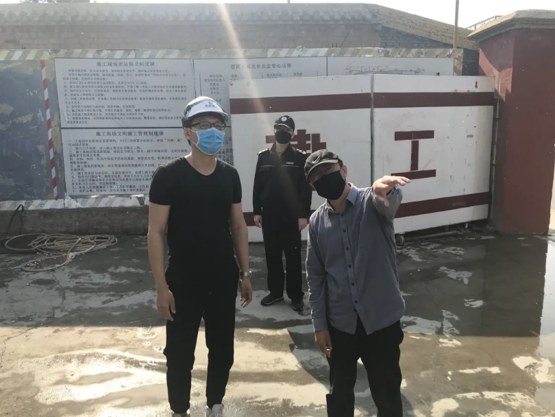 04在景观大楼项目工地进行施工指导.jpg