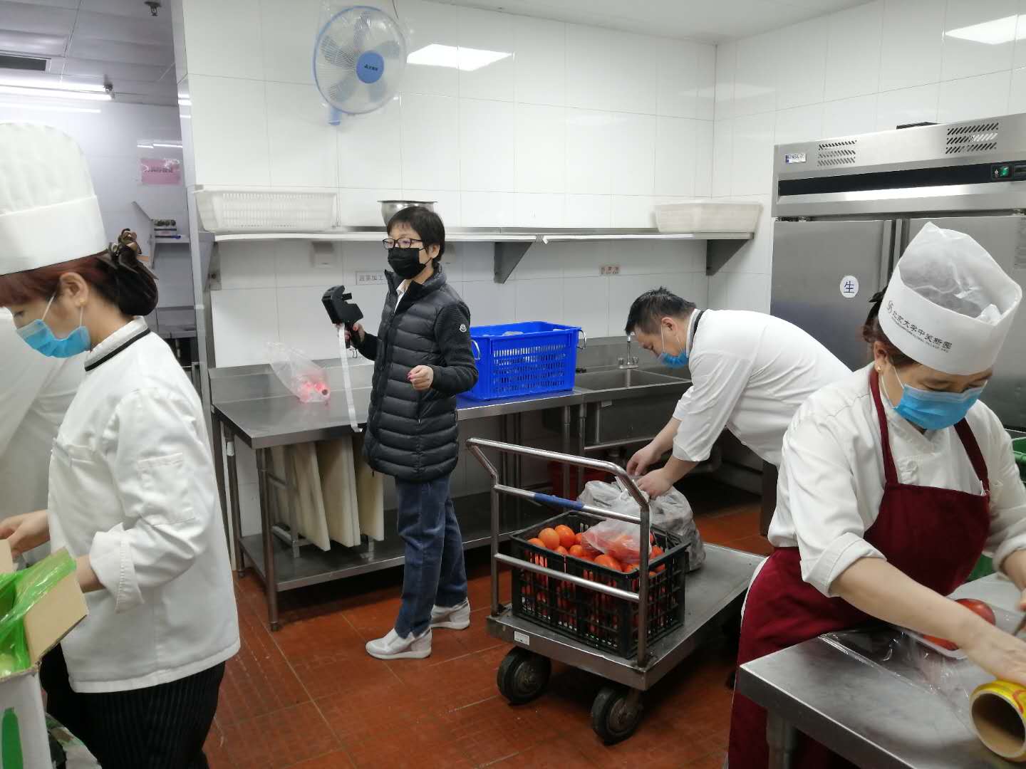 临时蔬菜售卖站售卖2.jpg