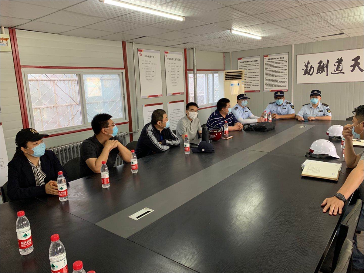 检查组和工学院与交叉学科2号楼施工单位交流.jpg
