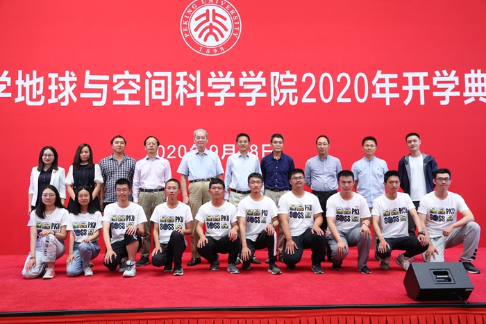 10 与会教师与新生代表合影-1_副本.jpg