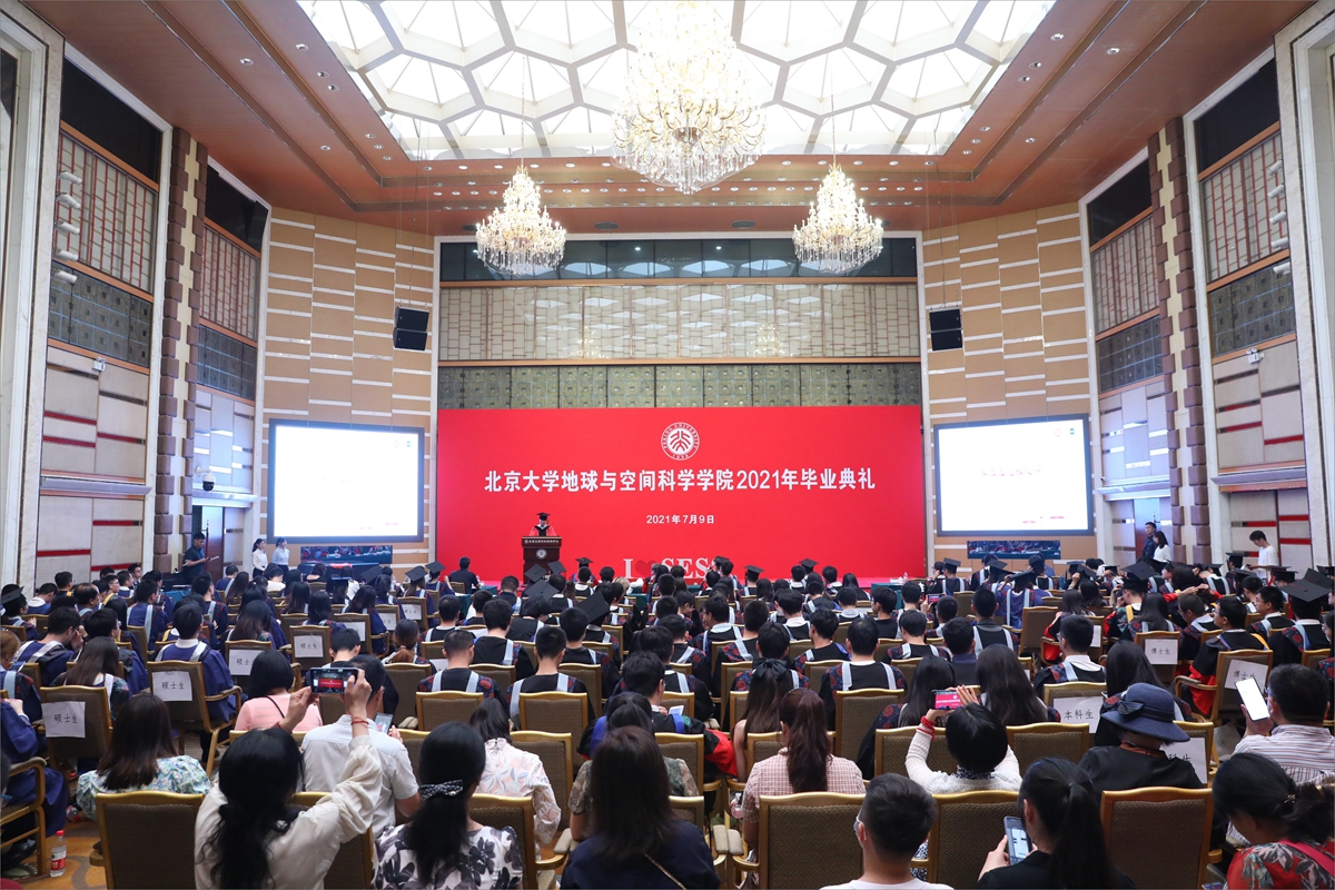 图1 毕业典礼现场.jpg