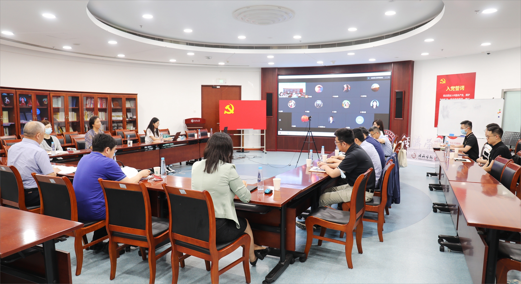 与会师生分享心得体会.jpg